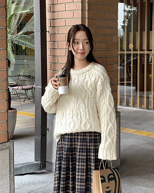 [문의폭주/ 예쁨보장♥]  꽈배기 케이블 니트 스웨터 (3color)